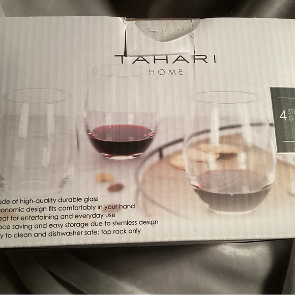 Tahari stemless set of 4 wine glasses. NIB. New in Box - Picture 7 of 7